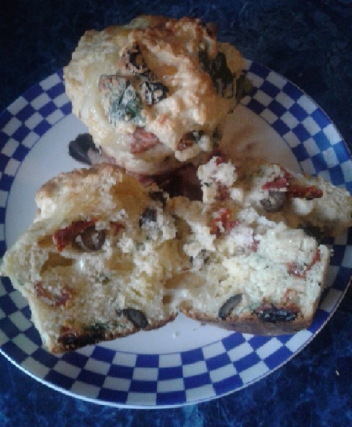 Olive & tomato muffins